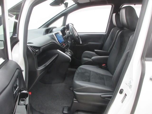 ヴォクシー ＺＳ　煌ＩＩＩ　４ＷＤ　フルセグ　メモリーナビ　ＤＶＤ再生　後席モニター　バックカメラ　衝突被害軽減システム　ＥＴＣ　両側電動スライド　ＬＥＤヘッドランプ　乗車定員７人　３列シート　アイドリングストップ（27枚目）