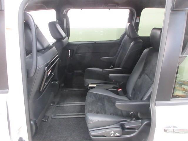 ヴォクシー ＺＳ　煌ＩＩＩ　４ＷＤ　フルセグ　メモリーナビ　ＤＶＤ再生　後席モニター　バックカメラ　衝突被害軽減システム　ＥＴＣ　両側電動スライド　ＬＥＤヘッドランプ　乗車定員７人　３列シート　アイドリングストップ（28枚目）