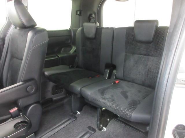 ヴォクシー ＺＳ　煌ＩＩＩ　４ＷＤ　フルセグ　メモリーナビ　ＤＶＤ再生　後席モニター　バックカメラ　衝突被害軽減システム　ＥＴＣ　両側電動スライド　ＬＥＤヘッドランプ　乗車定員７人　３列シート　アイドリングストップ（29枚目）