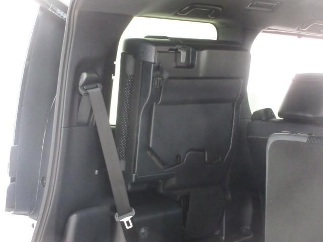 ヴォクシー ＺＳ　煌ＩＩＩ　４ＷＤ　フルセグ　メモリーナビ　ＤＶＤ再生　後席モニター　バックカメラ　衝突被害軽減システム　ＥＴＣ　両側電動スライド　ＬＥＤヘッドランプ　乗車定員７人　３列シート　アイドリングストップ（32枚目）