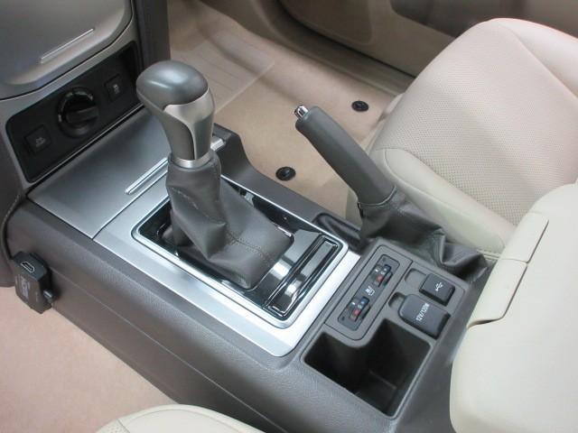 ランドクルーザープラド ＴＸ　Ｌパッケージ　マットブラックエディション　革シート　サンルーフ　４ＷＤ　フルセグ　メモリーナビ　バックカメラ　衝突被害軽減システム　ＥＴＣ　ＬＥＤヘッドランプ　乗車定員７人　３列シート（26枚目）