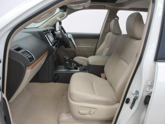 ランドクルーザープラド ＴＸ　Ｌパッケージ　マットブラックエディション　革シート　サンルーフ　４ＷＤ　フルセグ　メモリーナビ　バックカメラ　衝突被害軽減システム　ＥＴＣ　ＬＥＤヘッドランプ　乗車定員７人　３列シート（30枚目）