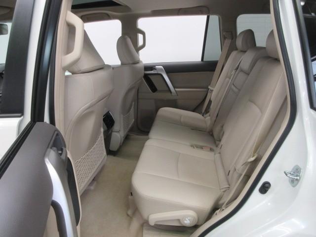 ランドクルーザープラド ＴＸ　Ｌパッケージ　マットブラックエディション　革シート　サンルーフ　４ＷＤ　フルセグ　メモリーナビ　バックカメラ　衝突被害軽減システム　ＥＴＣ　ＬＥＤヘッドランプ　乗車定員７人　３列シート（31枚目）