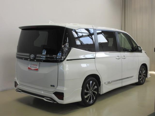 ヴォクシー ハイブリッドS-Z フルセグ メモリーナビ DVD再生 バックカメラ 衝突被害軽減システム ETC 両側電動スライド LEDヘッドランプ 乗車定員7人 3列シート フルエアロ(5枚目)