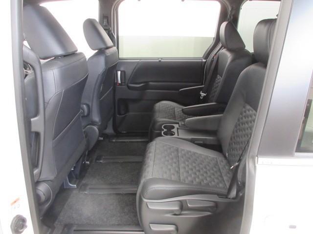 ヴォクシー ハイブリッドS-Z フルセグ メモリーナビ DVD再生 バックカメラ 衝突被害軽減システム ETC 両側電動スライド LEDヘッドランプ 乗車定員7人 3列シート フルエアロ(30枚目)