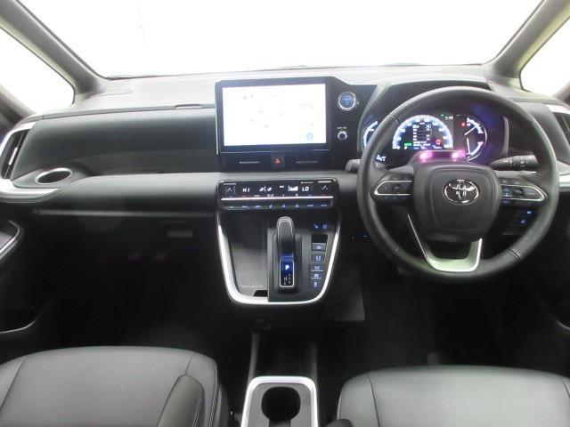 ノア ハイブリッドＳ－Ｚ　フルセグ　メモリーナビ　ＤＶＤ再生　後席モニター　バックカメラ　衝突被害軽減システム　ＥＴＣ　両側電動スライド　ＬＥＤヘッドランプ　乗車定員７人　３列シート（6枚目）