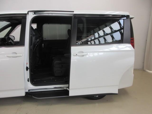 ノア ハイブリッドＳ－Ｚ　フルセグ　メモリーナビ　ＤＶＤ再生　後席モニター　バックカメラ　衝突被害軽減システム　ＥＴＣ　両側電動スライド　ＬＥＤヘッドランプ　乗車定員７人　３列シート（10枚目）