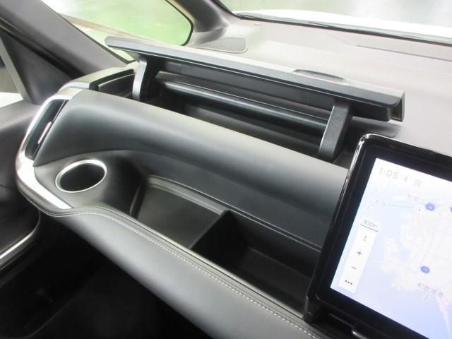 ノア ハイブリッドＳ－Ｚ　フルセグ　メモリーナビ　ＤＶＤ再生　後席モニター　バックカメラ　衝突被害軽減システム　ＥＴＣ　両側電動スライド　ＬＥＤヘッドランプ　乗車定員７人　３列シート（23枚目）