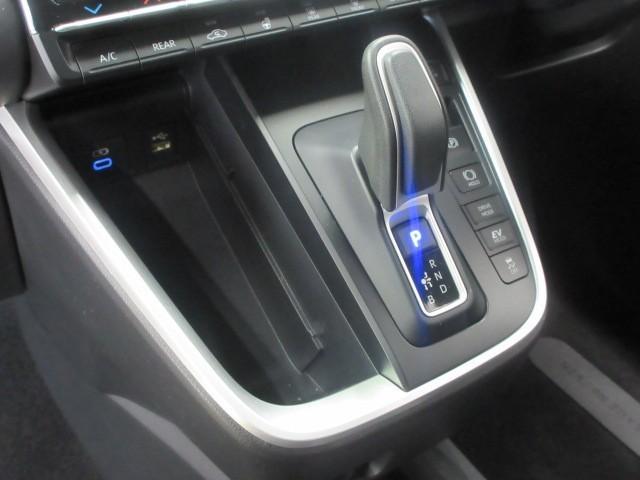 ノア ハイブリッドＳ－Ｚ　フルセグ　メモリーナビ　ＤＶＤ再生　後席モニター　バックカメラ　衝突被害軽減システム　ＥＴＣ　両側電動スライド　ＬＥＤヘッドランプ　乗車定員７人　３列シート（25枚目）