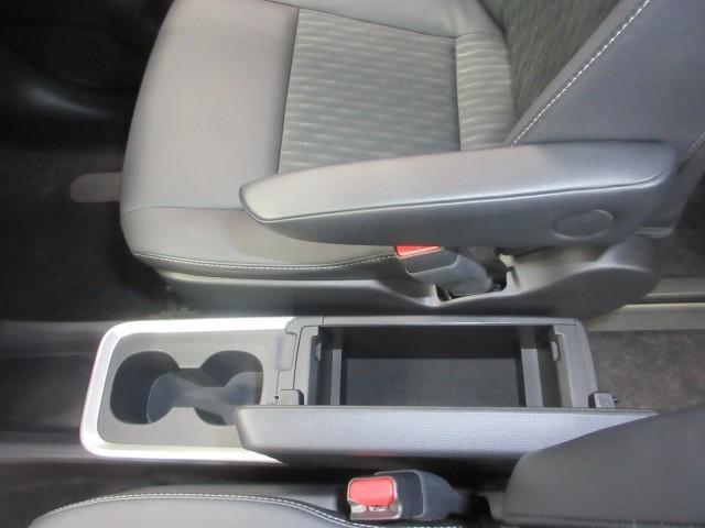 ノア ハイブリッドＳ－Ｚ　フルセグ　メモリーナビ　ＤＶＤ再生　後席モニター　バックカメラ　衝突被害軽減システム　ＥＴＣ　両側電動スライド　ＬＥＤヘッドランプ　乗車定員７人　３列シート（26枚目）