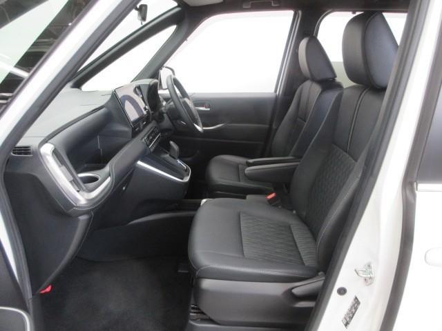 ノア ハイブリッドＳ－Ｚ　フルセグ　メモリーナビ　ＤＶＤ再生　後席モニター　バックカメラ　衝突被害軽減システム　ＥＴＣ　両側電動スライド　ＬＥＤヘッドランプ　乗車定員７人　３列シート（29枚目）