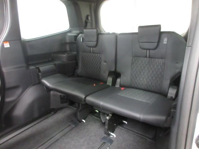 ノア ハイブリッドＳ－Ｚ　フルセグ　メモリーナビ　ＤＶＤ再生　後席モニター　バックカメラ　衝突被害軽減システム　ＥＴＣ　両側電動スライド　ＬＥＤヘッドランプ　乗車定員７人　３列シート（31枚目）