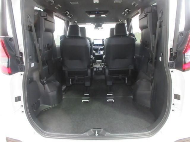 ノア ハイブリッドＳ－Ｚ　フルセグ　メモリーナビ　ＤＶＤ再生　後席モニター　バックカメラ　衝突被害軽減システム　ＥＴＣ　両側電動スライド　ＬＥＤヘッドランプ　乗車定員７人　３列シート（33枚目）