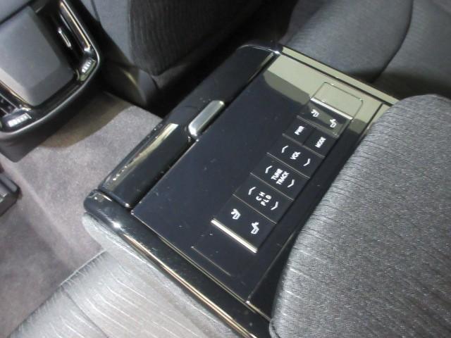 クラウンハイブリッド Ｇ　フルセグ　メモリーナビ　ＤＶＤ再生　バックカメラ　衝突被害軽減システム　ＥＴＣ　ＬＥＤヘッドランプ（17枚目）