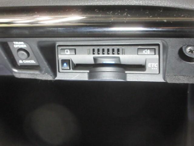 クラウンハイブリッド Ｇ　フルセグ　メモリーナビ　ＤＶＤ再生　バックカメラ　衝突被害軽減システム　ＥＴＣ　ＬＥＤヘッドランプ（18枚目）