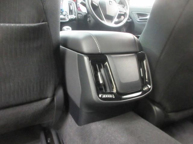 クラウンハイブリッド Ｇ　フルセグ　メモリーナビ　ＤＶＤ再生　バックカメラ　衝突被害軽減システム　ＥＴＣ　ＬＥＤヘッドランプ（20枚目）