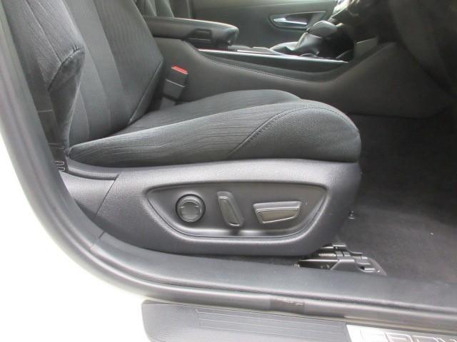 クラウンハイブリッド Ｇ　フルセグ　メモリーナビ　ＤＶＤ再生　バックカメラ　衝突被害軽減システム　ＥＴＣ　ＬＥＤヘッドランプ（22枚目）