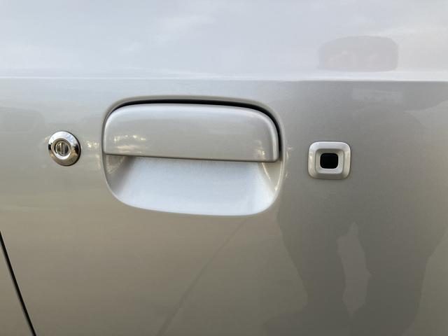 �����R���L�[�����o���Ȃ��Ă��G���W�����n���ł��A�h�A�̊J���E�{�����{�^����ł��B�L�[���|�P�b�g��o�b�N�ɓ������܂܂ł̌��̊J���\�ɂ��܂��B