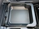 助手席下には大型の収納ＢＯＸが装備されており荷物もスッキリ収納出来ます☆