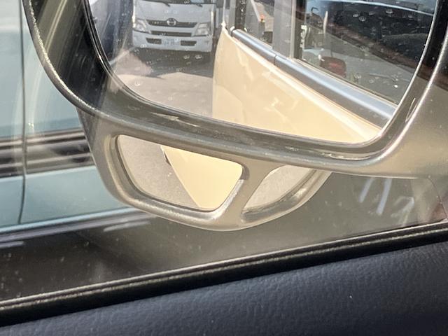 �T�C�h�A���_�[�~���[�������Ă܂��B