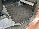 純正フロアマット付きです。