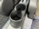 センターコンソール後方にもドリンクホルダーが付いています。