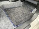 純正フロアマット付きです。