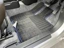 純正フロアマット付きです。