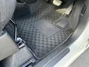 純正フロアマット付きです。