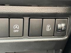 運転席前のこちらのスイッチから後席右スライドドアの開閉操作が可能です。 7