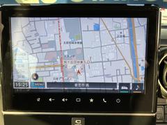 �֤����庸���ˣ��ĤΥ��������֡��֤򿿾夫�鸫���褦�ʱ�����Ǥ��Ф��Ƥ���륫���ʥӥ���������ա� 3