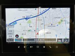 �֤����庸���ˣ��ĤΥ��������֡��֤򿿾夫�鸫���褦�ʱ�����Ǥ��Ф��Ƥ���륫���ʥӥ���������ա� 3