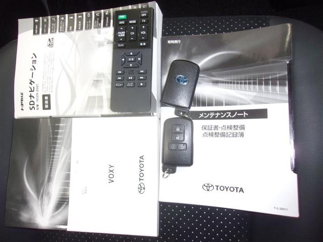 ヴォクシー ハイブリッドＺＳ　煌ＩＩＩ　フルセグ　メモリーナビ　ＤＶＤ再生　後席モニター　バックカメラ　衝突被害軽減システム　ＥＴＣ　両側電動スライド　ＬＥＤヘッドランプ　ロングラン保証あり　トヨタ認定中古車（40枚目）