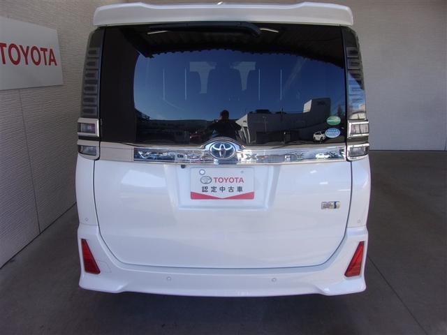 ヴォクシー ハイブリッドＺＳ　煌ＩＩ　フルセグ　メモリーナビ　ＤＶＤ再生　バックカメラ　衝突被害軽減システム　ＥＴＣ　両側電動スライド　ＬＥＤヘッドランプ　乗車定員７人　３列シート　ロングラン保証あり　トヨタ認定中古車（4枚目）