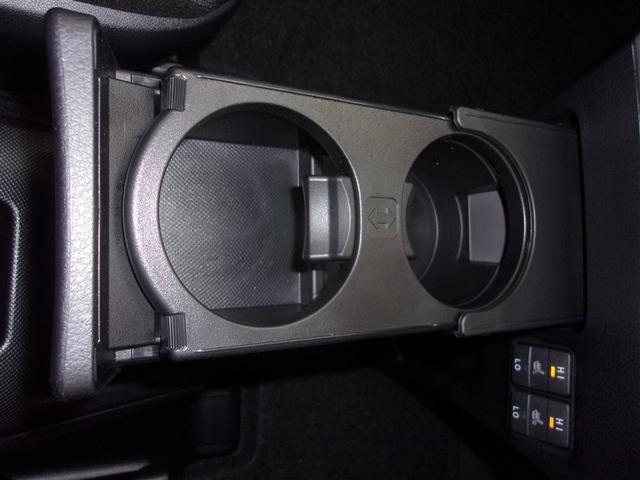 ヴォクシー ハイブリッドＺＳ　煌ＩＩ　フルセグ　メモリーナビ　ＤＶＤ再生　バックカメラ　衝突被害軽減システム　ＥＴＣ　両側電動スライド　ＬＥＤヘッドランプ　乗車定員７人　３列シート　ロングラン保証あり　トヨタ認定中古車（30枚目）