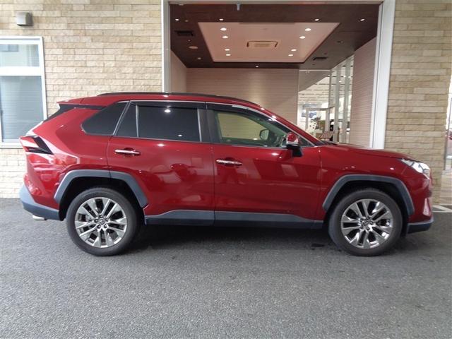 RAV4 G Zパッケージ トヨタ認定中古車 キック式パワーバックドア 4WD デジタルインナーミラー フルセグ メモリーナビ DVD再生 バックカメラ 衝突被害軽減システム ETC LEDヘッドランプ ワンオーナー(3枚目)