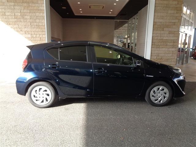 アクア Ｇ　トヨタ認定中古車　ハイブリッド保証　ワンセグ　メモリーナビ　バックカメラ　衝突被害軽減システム　ドラレコ　ＬＥＤヘッドランプ　ワンオーナー（3枚目）