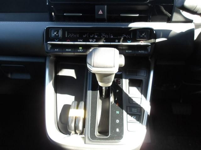 ノア ハイブリッドS-Z 元試乗車 トヨタ認定中古車 バックカメラ 衝突被害軽減システム ETC 両側電動スライド LEDヘッドランプ 乗車定員7人 3列シート(17枚目)