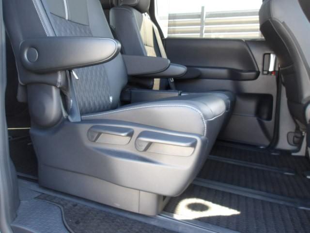 ノア ハイブリッドS-Z 元試乗車 トヨタ認定中古車 バックカメラ 衝突被害軽減システム ETC 両側電動スライド LEDヘッドランプ 乗車定員7人 3列シート(32枚目)