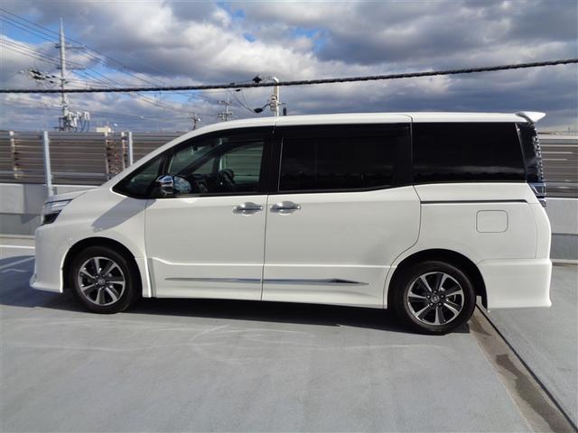 ヴォクシー ＺＳ　煌ＩＩ　トヨタ認定中古車　フルセグ　メモリーナビ　ＤＶＤ再生　バックカメラ　衝突被害軽減システム　ＥＴＣ　ドラレコ　両側電動スライド　ＬＥＤヘッドランプ　ウオークスルー　乗車定員７人　３列シート　ワンオーナー（3枚目）