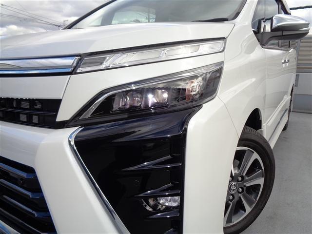 ヴォクシー ＺＳ　煌ＩＩ　トヨタ認定中古車　フルセグ　メモリーナビ　ＤＶＤ再生　バックカメラ　衝突被害軽減システム　ＥＴＣ　ドラレコ　両側電動スライド　ＬＥＤヘッドランプ　ウオークスルー　乗車定員７人　３列シート　ワンオーナー（8枚目）