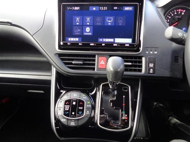 ヴォクシー ＺＳ　煌ＩＩ　トヨタ認定中古車　フルセグ　メモリーナビ　ＤＶＤ再生　バックカメラ　衝突被害軽減システム　ＥＴＣ　ドラレコ　両側電動スライド　ＬＥＤヘッドランプ　ウオークスルー　乗車定員７人　３列シート　ワンオーナー（21枚目）