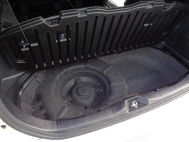 ヴォクシー ＺＳ　煌ＩＩ　トヨタ認定中古車　フルセグ　メモリーナビ　ＤＶＤ再生　バックカメラ　衝突被害軽減システム　ＥＴＣ　ドラレコ　両側電動スライド　ＬＥＤヘッドランプ　ウオークスルー　乗車定員７人　３列シート　ワンオーナー（31枚目）