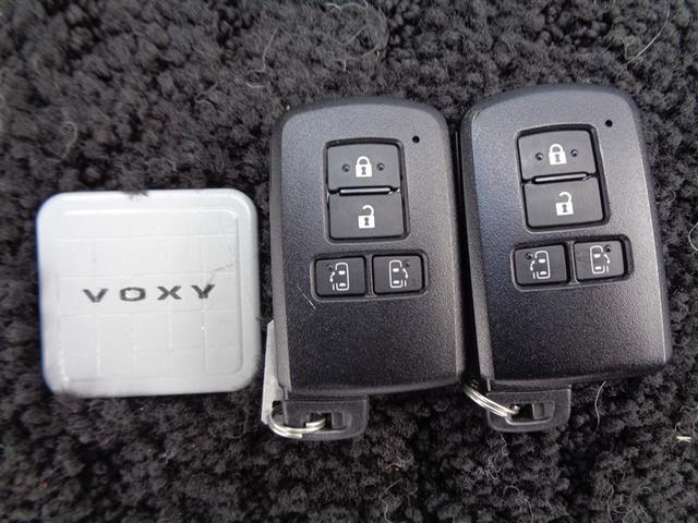 ヴォクシー ＺＳ　煌ＩＩ　トヨタ認定中古車　フルセグ　メモリーナビ　ＤＶＤ再生　バックカメラ　衝突被害軽減システム　ＥＴＣ　ドラレコ　両側電動スライド　ＬＥＤヘッドランプ　ウオークスルー　乗車定員７人　３列シート　ワンオーナー（35枚目）