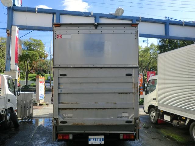 トヨエース ２トンロングアルミバン　跳ね上げ式パワーゲート　６速ＡＴ　バックカメラ・ＥＴＣ車載器・社外ポータブルナビ　バックカメラ・社外オーディオ（3枚目）