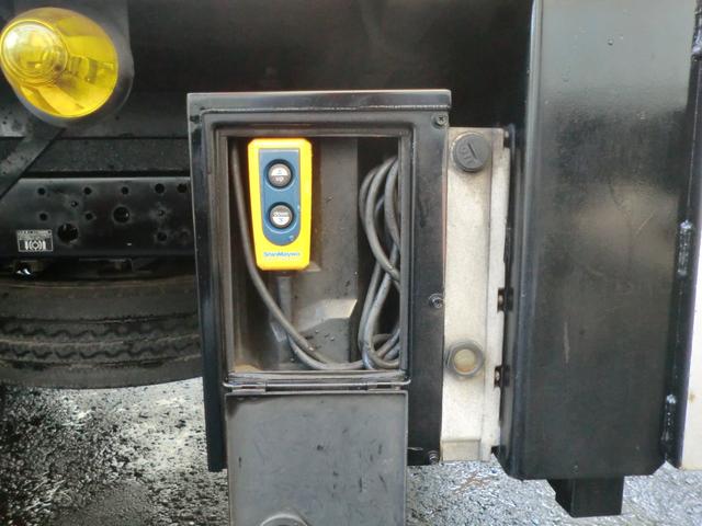 トヨエース ２トンロングアルミバン　跳ね上げ式パワーゲート　６速ＡＴ　バックカメラ・ＥＴＣ車載器・社外ポータブルナビ　バックカメラ・社外オーディオ（7枚目）