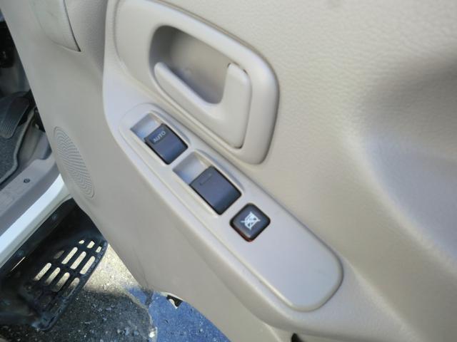 トヨエース ２トンロングアルミバン　跳ね上げ式パワーゲート　６速ＡＴ　バックカメラ・ＥＴＣ車載器・社外ポータブルナビ　バックカメラ・社外オーディオ（10枚目）