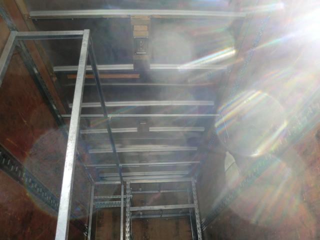 トヨエース ２トンロングアルミバン　跳ね上げ式パワーゲート　６速ＡＴ　バックカメラ・ＥＴＣ車載器・社外ポータブルナビ　バックカメラ・社外オーディオ（29枚目）