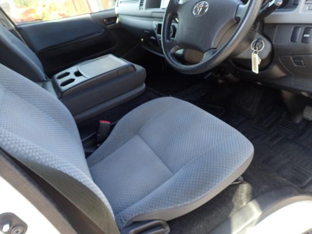レジアスエースコミューター 　車イス移動車　ワンオーナー　エアコン　パワステ　パワーウインドウ　エアバック　ＡＢＳ　Ｗ６０　バックカメラ　車いす全自動スライドリフト（9枚目）