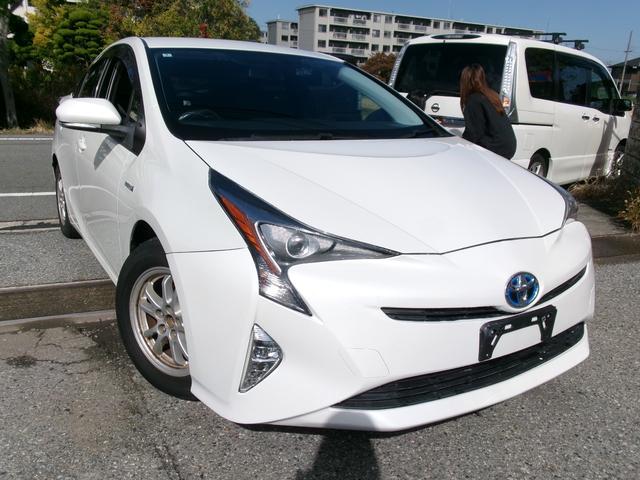 プリウス Ｓ　エアコン　パワステ　パワーウインドウ　エアバック　ＥＴＣ　スマートキー　プッシュスタート　レザーシートカバー　ＳＤナビ　地デジ　１年保証距離無制限保証（2枚目）